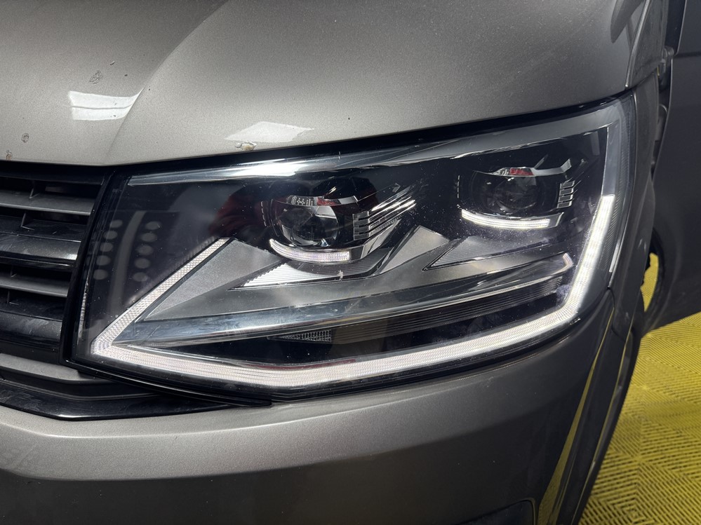 Montare 12 - Instalare Montare Faruri Full LED Matrix Originale VW Transporter T6.1 2018