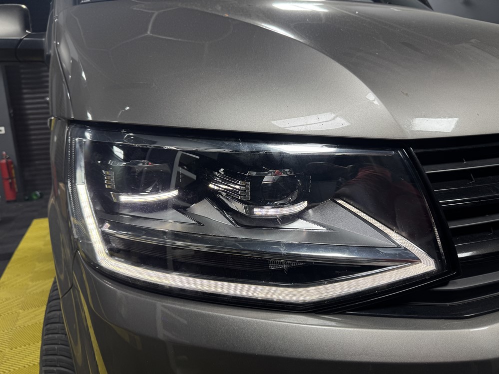 Montare 13 - Instalare Montare Faruri Full LED Matrix Originale VW Transporter T6.1 2018