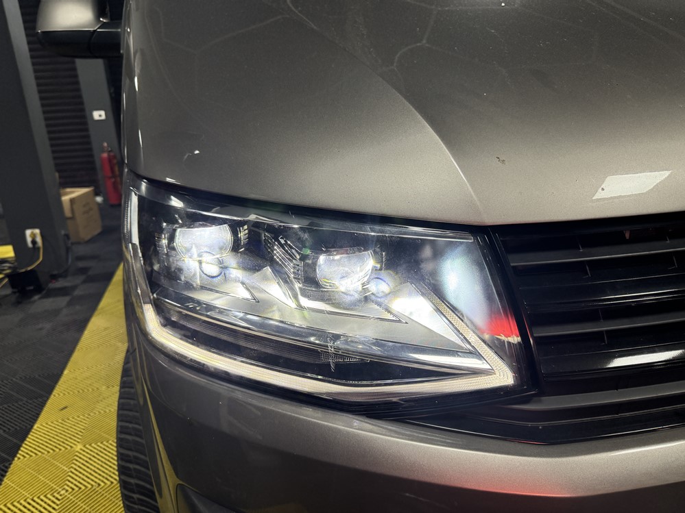 Montare 16 - Instalare Montare Faruri Full LED Matrix Originale VW Transporter T6.1 2018