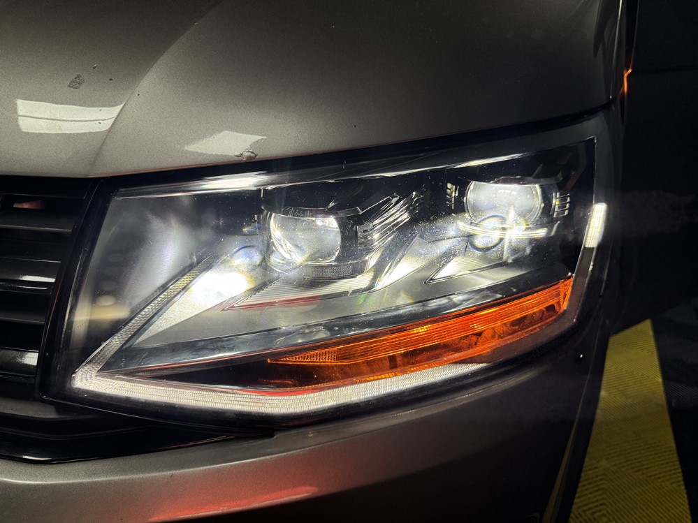 Montare 17 - Instalare Montare Faruri Full LED Matrix Originale VW Transporter T6.1 2018