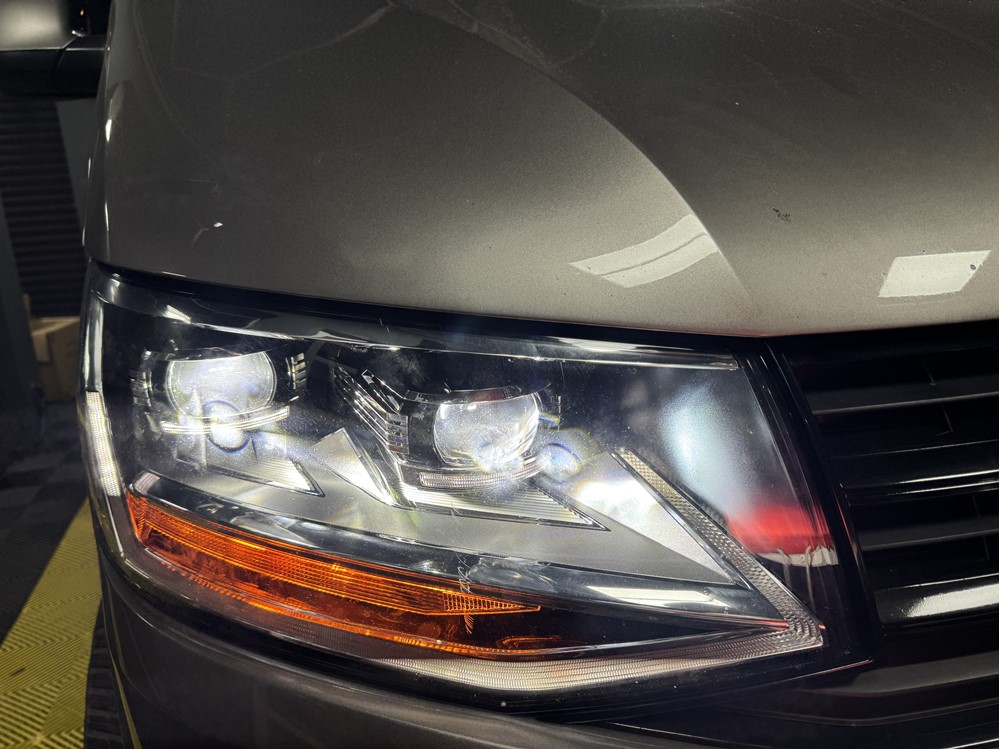 Montare 18 - Instalare Montare Faruri Full LED Matrix Originale VW Transporter T6.1 2018