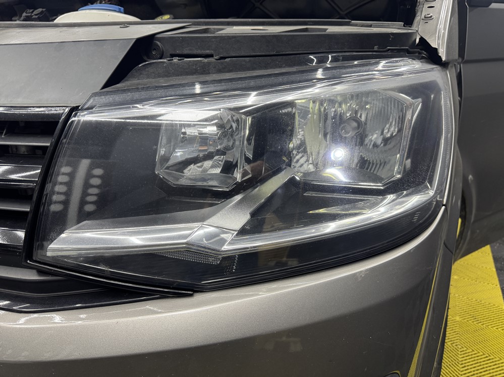 Montare 2 - Instalare Montare Faruri Full LED Matrix Originale VW Transporter T6.1 2018