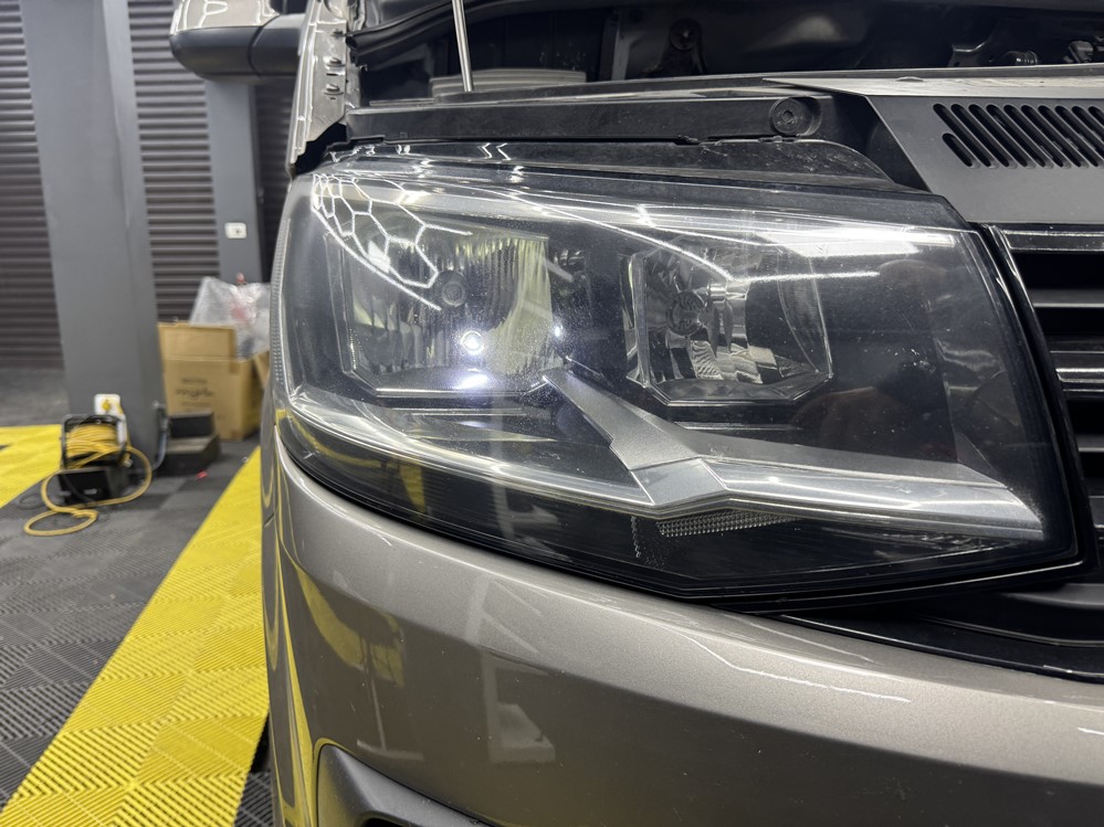 Montare 3 - Instalare Montare Faruri Full LED Matrix Originale VW Transporter T6.1 2018