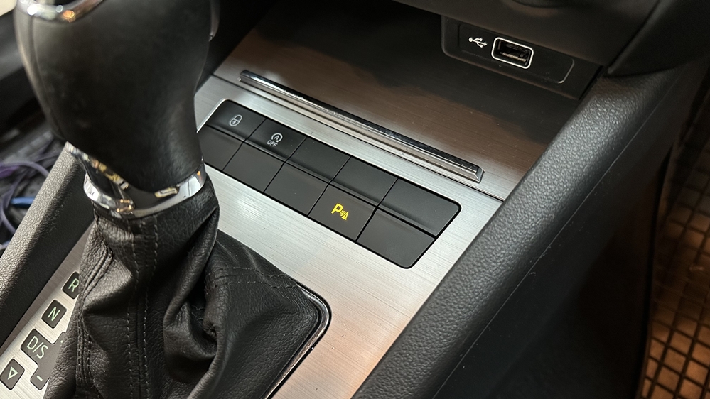 Montare 6 - Skoda Octavia 3 2019 Facelift Instalare Senzori Parcare Fata Originali Camera Spate Marsarier OEM