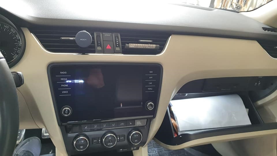 Montare 3 - Skoda Octavia 3 III 2015 Instalare Unitate Multimedia MIB2 Display Navigatie 8 Inch
