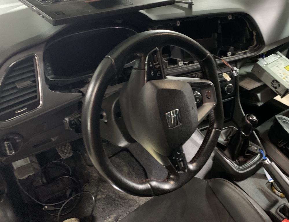 Montare 6 - Seat Leon 5F 2016 Instalare Ceasuri Digitale Virtual Cockpit Navigatie MIB 2 Carplay Android Auto