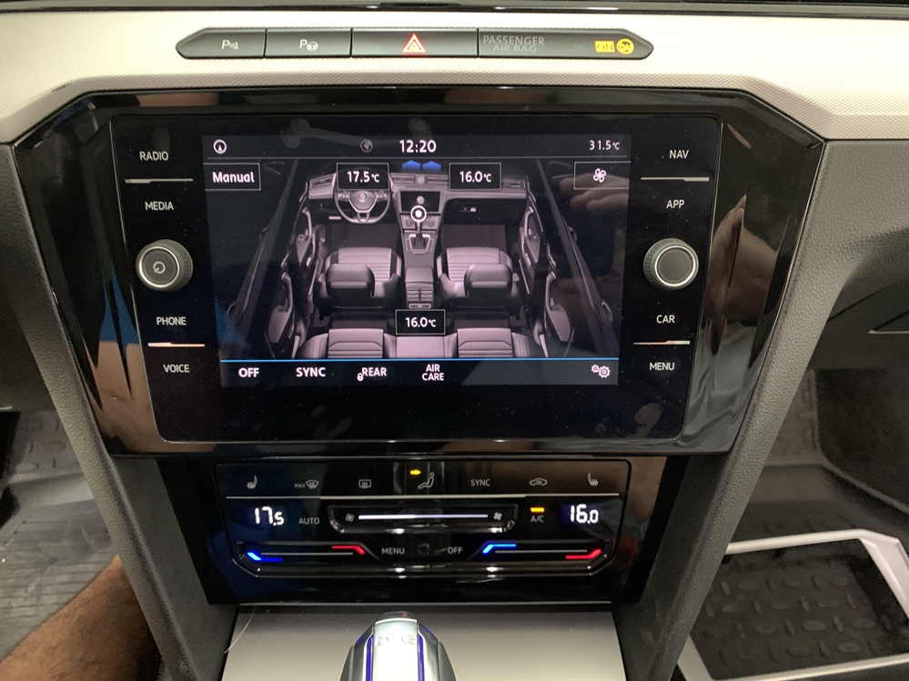 Montare 6 - Retrofit Montare Panou Clima Climatronic Digital VW Passat B8