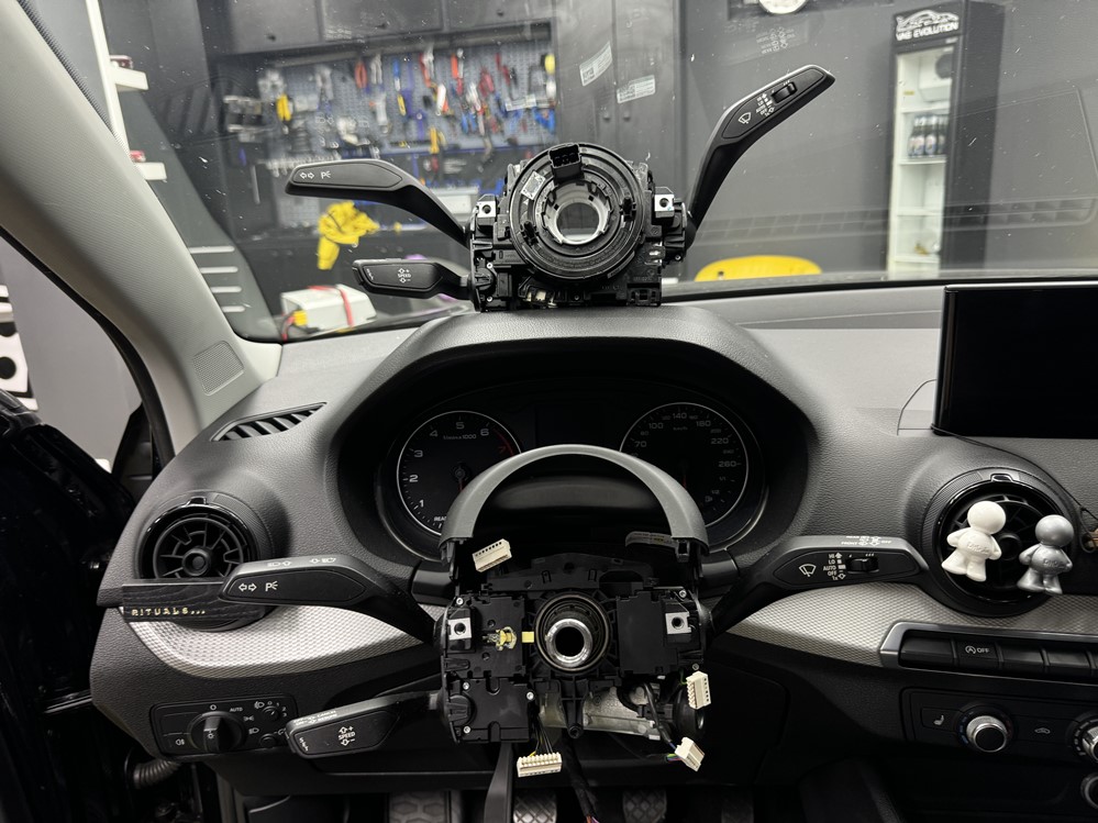 Montare 5 - Instalare Pilot Automat Cruise Control Tempomat Camera Spate Audi Q2 2019 Marsarier Originala