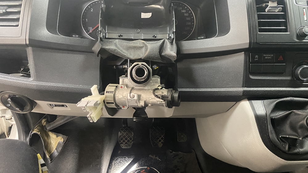 Activare 4 - VW Transporter T6 2019 Montare Pilot Automat Tempomat Cruise Control Pe Volan Montare 4 - VW Transporter T6 2019 Montare Pilot Automat Tempomat Cruise Control Pe Volan