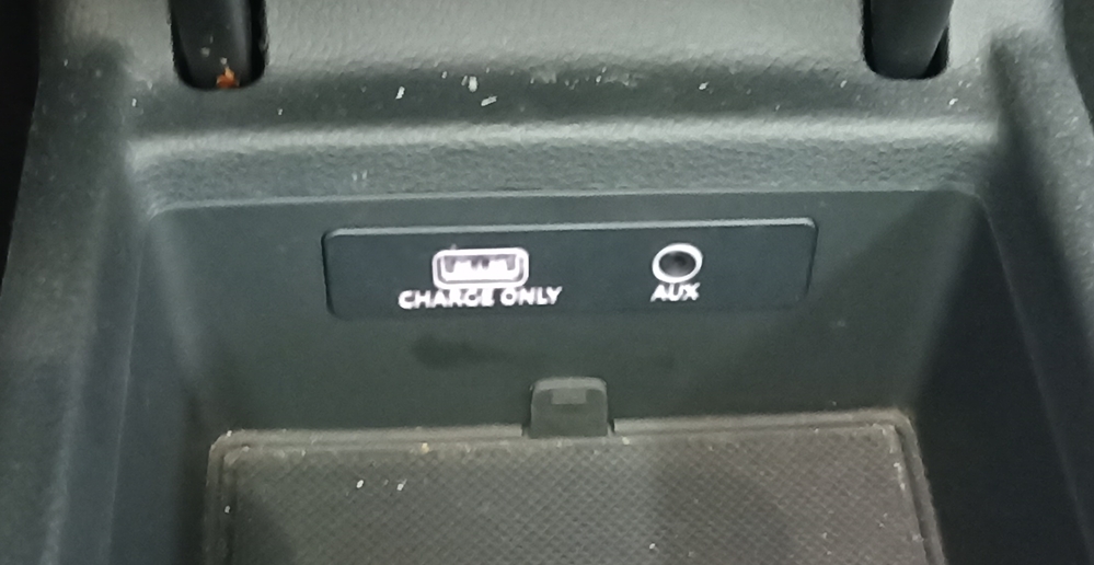 Montare 10 - Audi A4 B9 2017 Instalare POrt USB 2 Sloturi Activare Apple Carplay Android Auto 