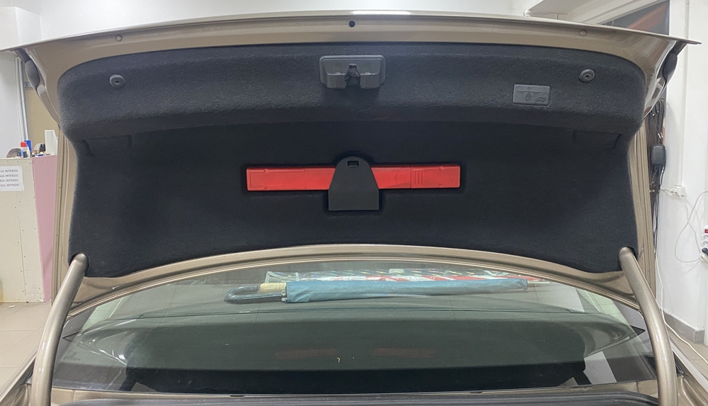 Montare 2 - VW Passat B8 Berlina Instalare Portbagaj Electric Inchidere Din Buton Passat B8 2015 2016 2017 2018 2019