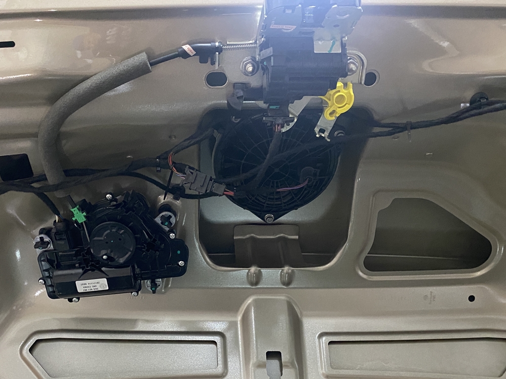 Montare 8 - VW Passat B8 Berlina Instalare Portbagaj Electric Inchidere Din Buton Passat B8 2015 2016 2017 2018 2019