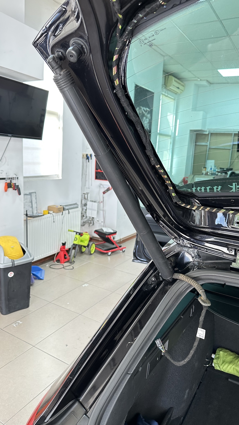 Activare 5 - VW Passat B8 Variant Break Instalare Portbagaj Electric Inchidere Din Buton Passat B8 2015 2016 2017 2018 2019 Montare 5 - VW Passat B8 Variant Break Instalare Portbagaj Electric Inchidere Din Buton Passat B8 2015 2016 2017 2018 2019