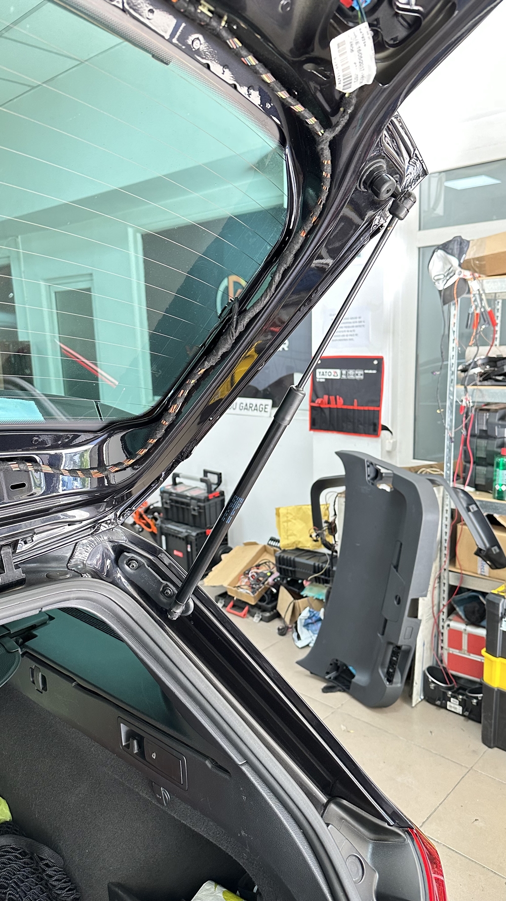 Activare 6 - VW Passat B8 Variant Break Instalare Portbagaj Electric Inchidere Din Buton Passat B8 2015 2016 2017 2018 2019 Montare 6 - VW Passat B8 Variant Break Instalare Portbagaj Electric Inchidere Din Buton Passat B8 2015 2016 2017 2018 2019