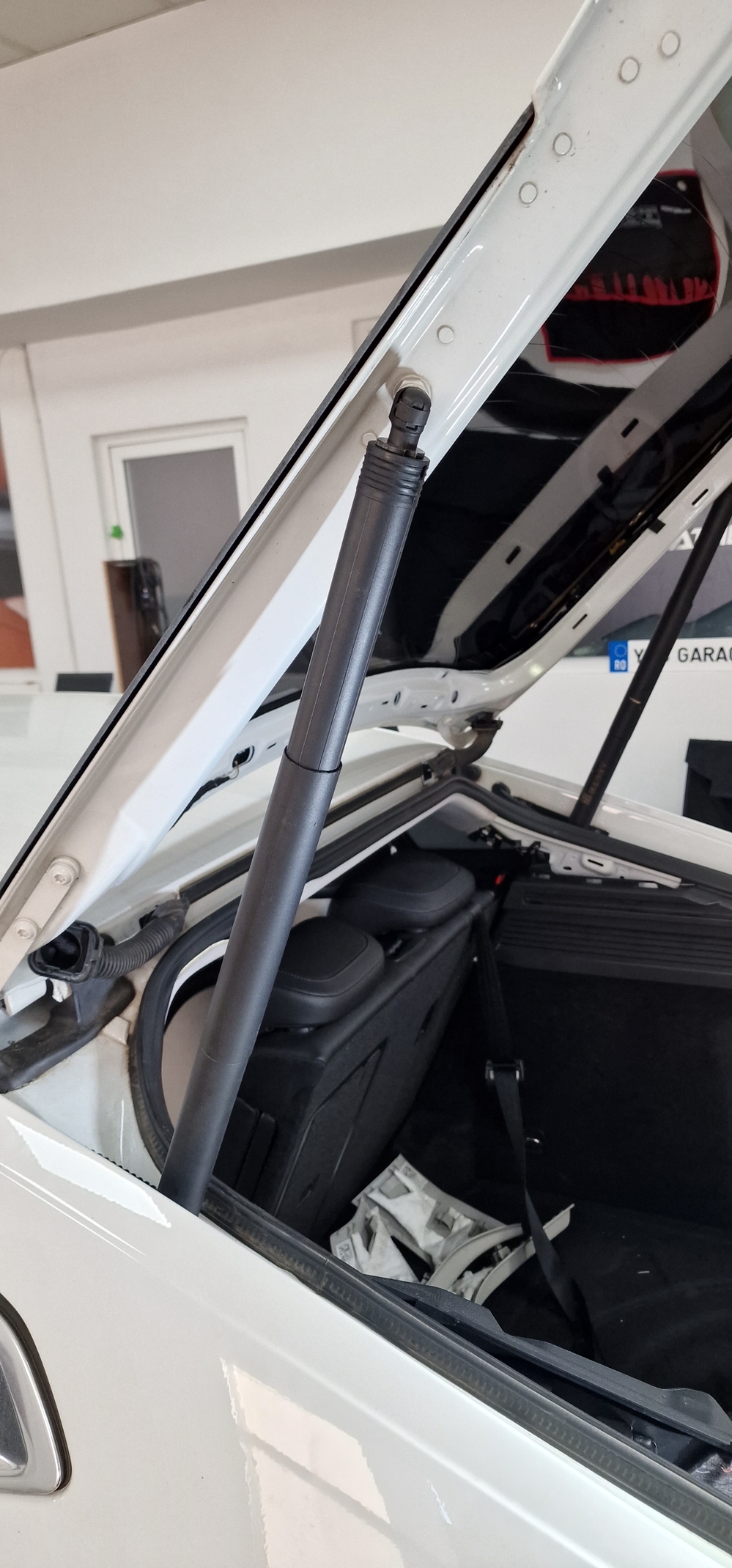 Montare 11 - VW Arteon 2018 Instalare Portbagaj Electric Deschidere Electrica Haion Din Buton