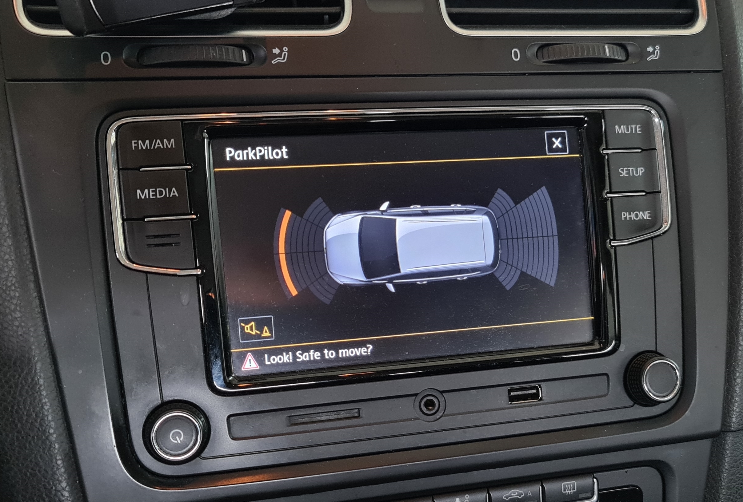 Activare 12 - Instalare Senzori Parcare VW Golf 6 VI Fata Spate 2009 2010 2012 2013 Originali Montare 12 - Instalare Senzori Parcare VW Golf 6 VI Fata Spate 2009 2010 2012 2013 Originali