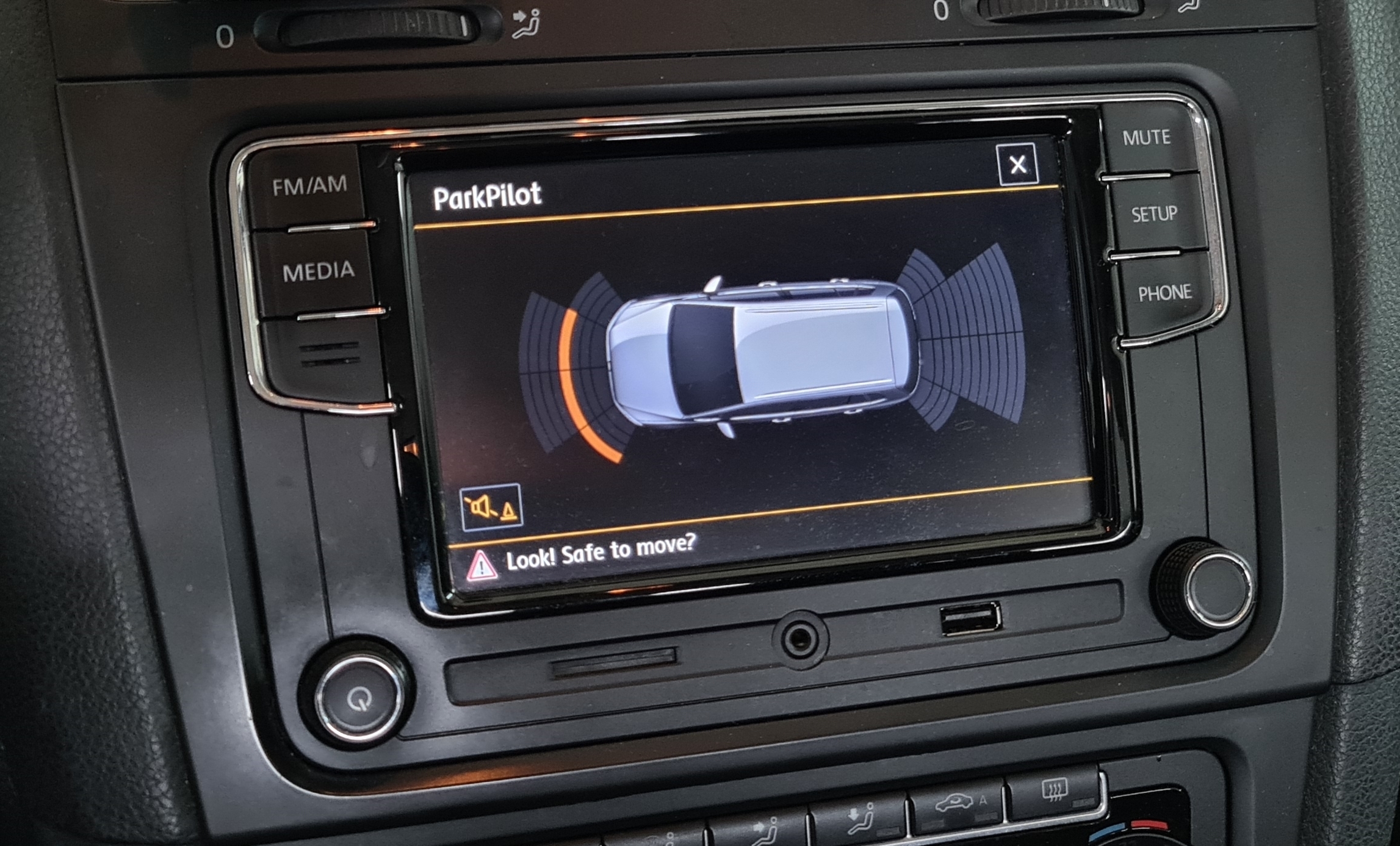 Activare 13 - Instalare Senzori Parcare VW Golf 6 VI Fata Spate 2009 2010 2012 2013 Originali Montare 13 - Instalare Senzori Parcare VW Golf 6 VI Fata Spate 2009 2010 2012 2013 Originali