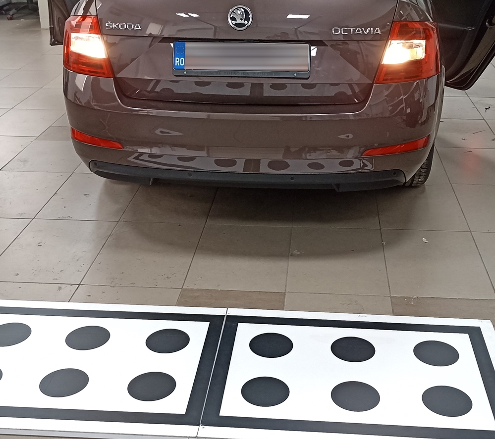 Montare 10 - Skoda Octavia 2015 Instalare Senzori Parcare Fata Camera Marsarier Spate Originala
