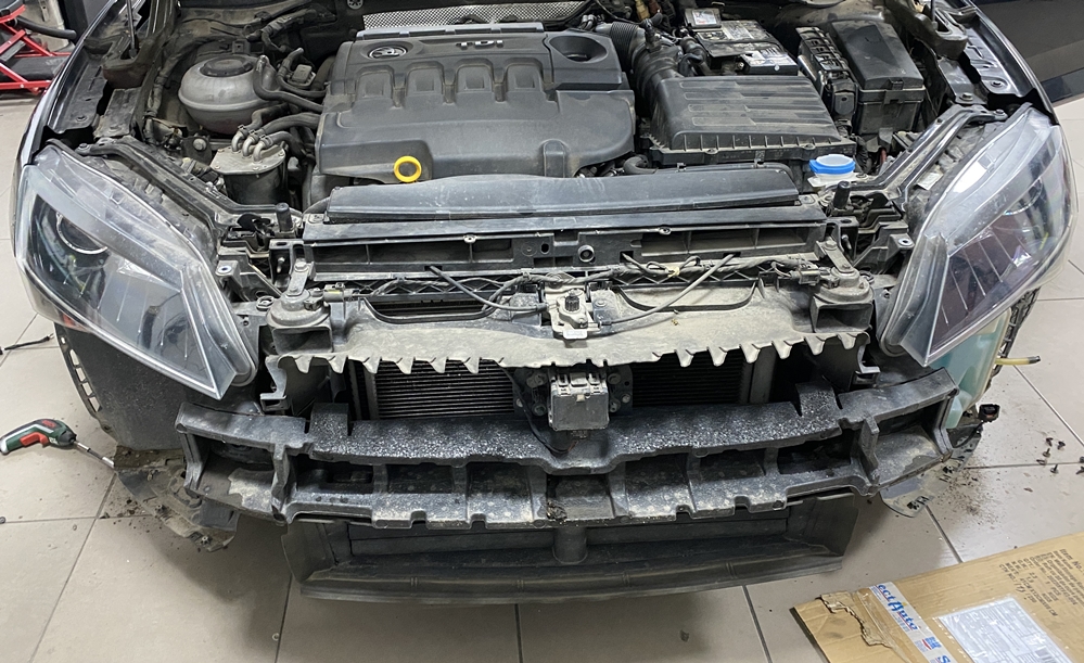 Montare 2 - Skoda Superb 3 III 2017 Instalare Senzori Parcare Fata Originali