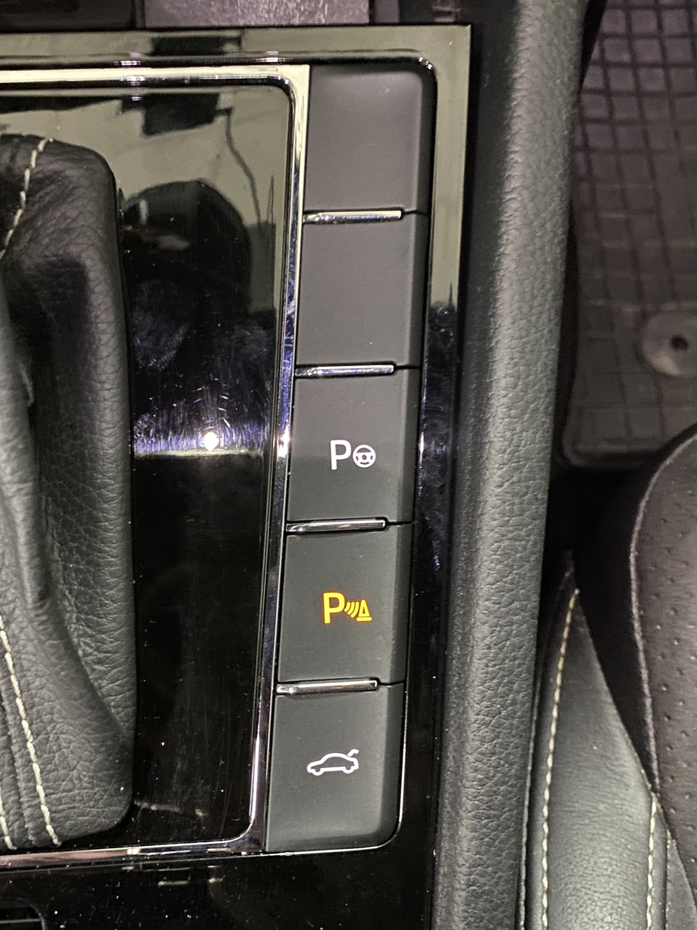 Montare 8 - Skoda Superb 3 III 2017 Instalare Senzori Parcare Fata Originali