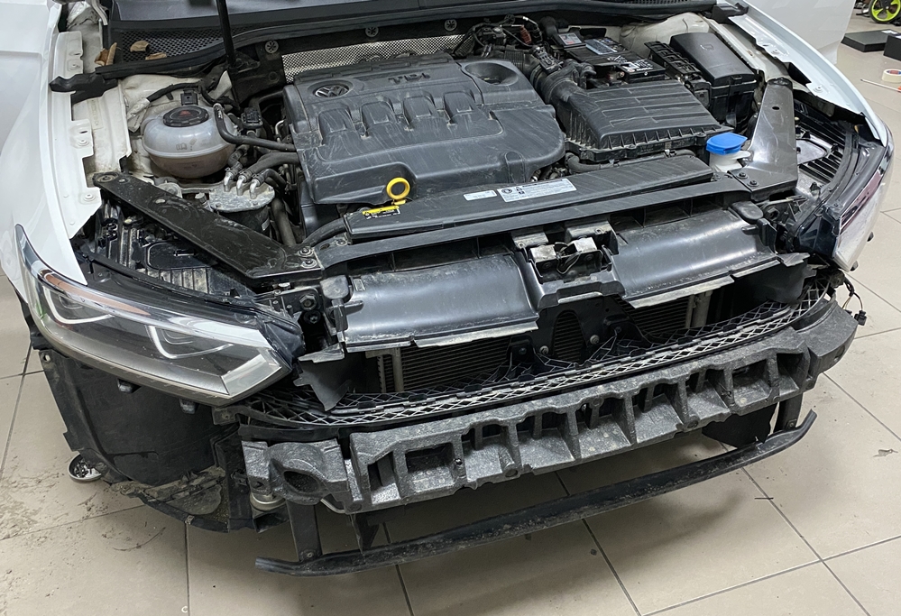 Montare 6 - VW Passat B8 2017 Instalare Senzori Parcare Fata Spate Camera Spate Marsarier OEM