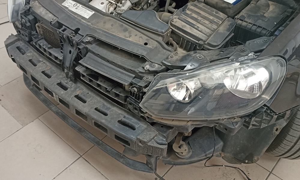 Montare 6 - Montaj Senzori Parcare Fata Spate VW Golf 6 VI 2011 Originali