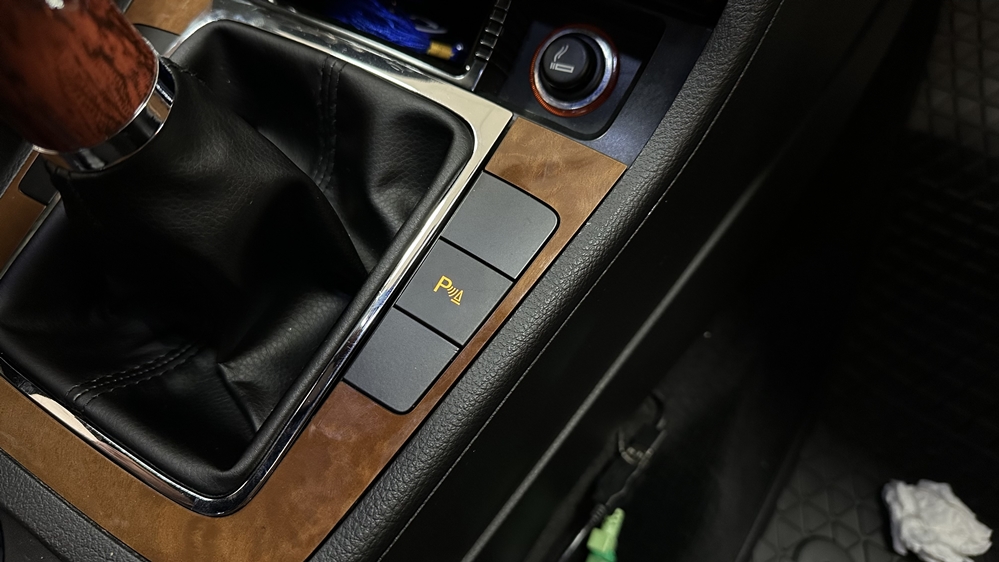 Montare 13 - VW Passat B6 2009 Instalare Senzori Parcare Fata Spate Pilot Automat Tempomat Comenzi Volan