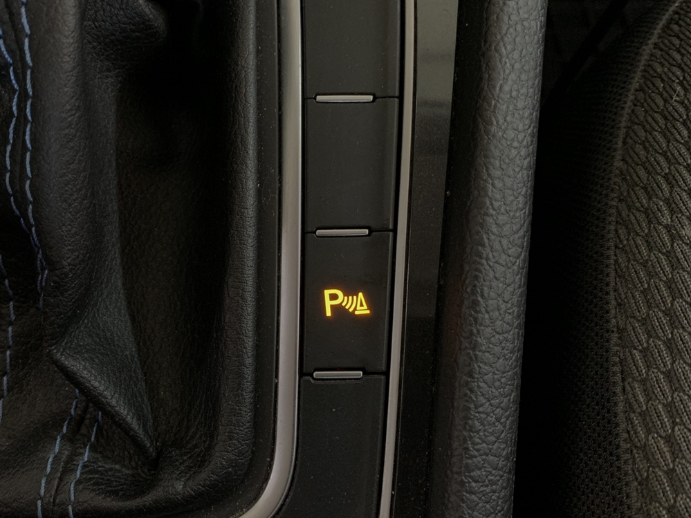 Montare 9 - Montaj Instalare Senzori Parcare Fata Spate VW Golf 7 e-Golf Electric 2019