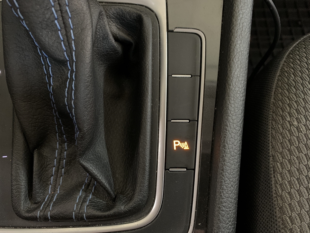 Montare 14 - Montaj Instalare Senzori Parcare Fata Spate VW Golf 7 e-Golf Electric 2019