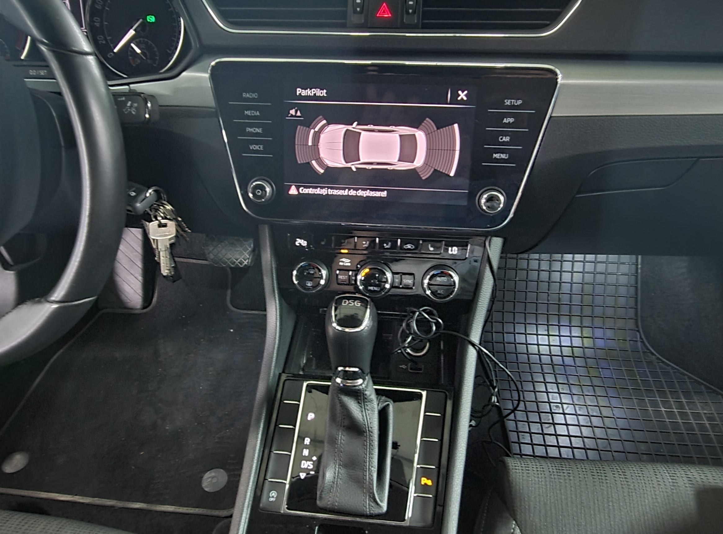 Montare 6 - Instalare Senzori Parcare Fata Skoda Superb 3 Originali Cu Afisare