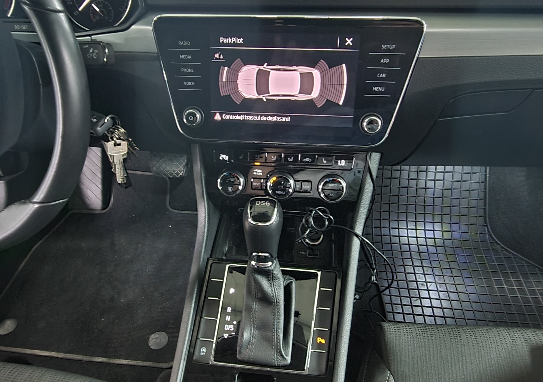 Montare 7 - Instalare Senzori Parcare Fata Skoda Superb 3 Originali Cu Afisare