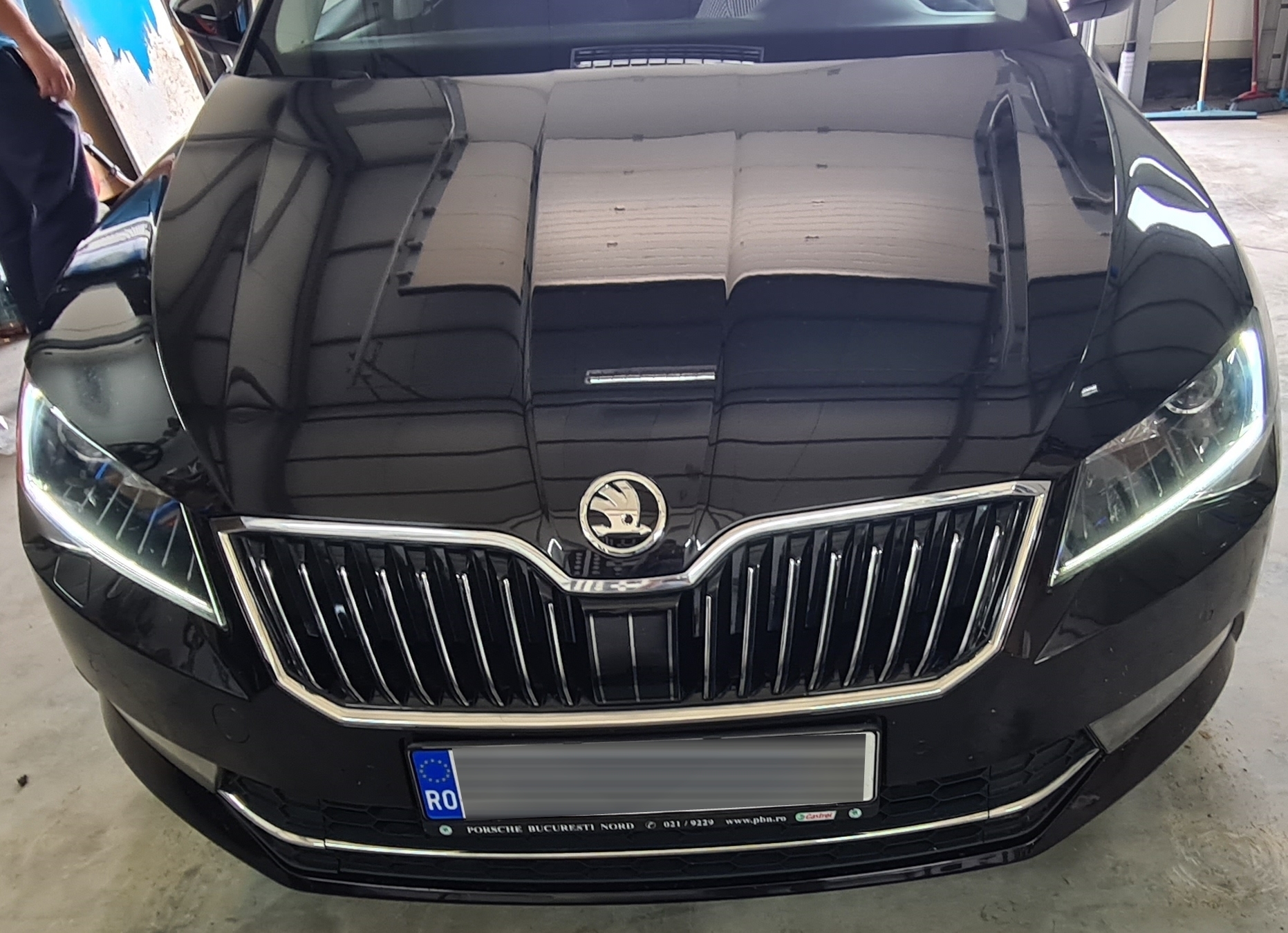 Montare 8 - Instalare Senzori Parcare Fata Skoda Superb 3 Originali Cu Afisare