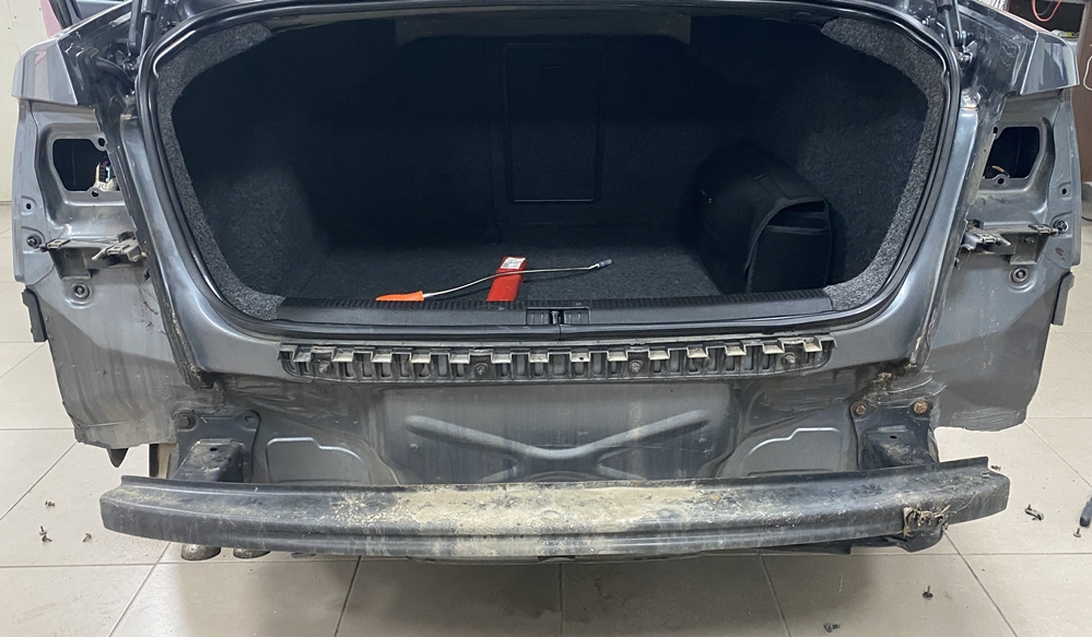 Activare 2 - VW Jetta 2007 Instalare Senzori Parcare Spate Originali Park Pilot Montare 2 - VW Jetta 2007 Instalare Senzori Parcare Spate Originali Park Pilot