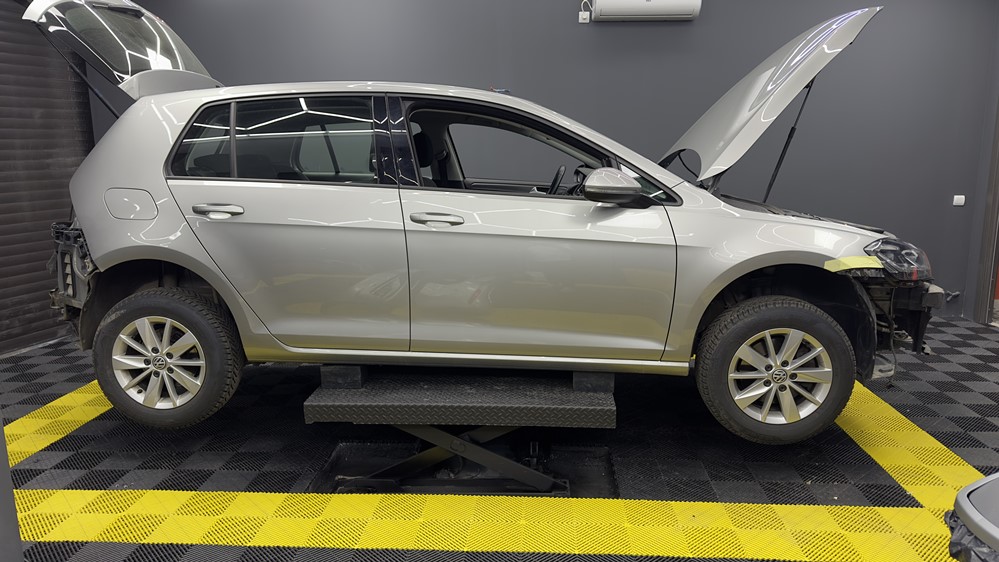 Montare 11 - Instalare Senzori Parcare VW Golf 7 Fata si Spate Originali Cu Afisare Pe Unitatea Multimedia