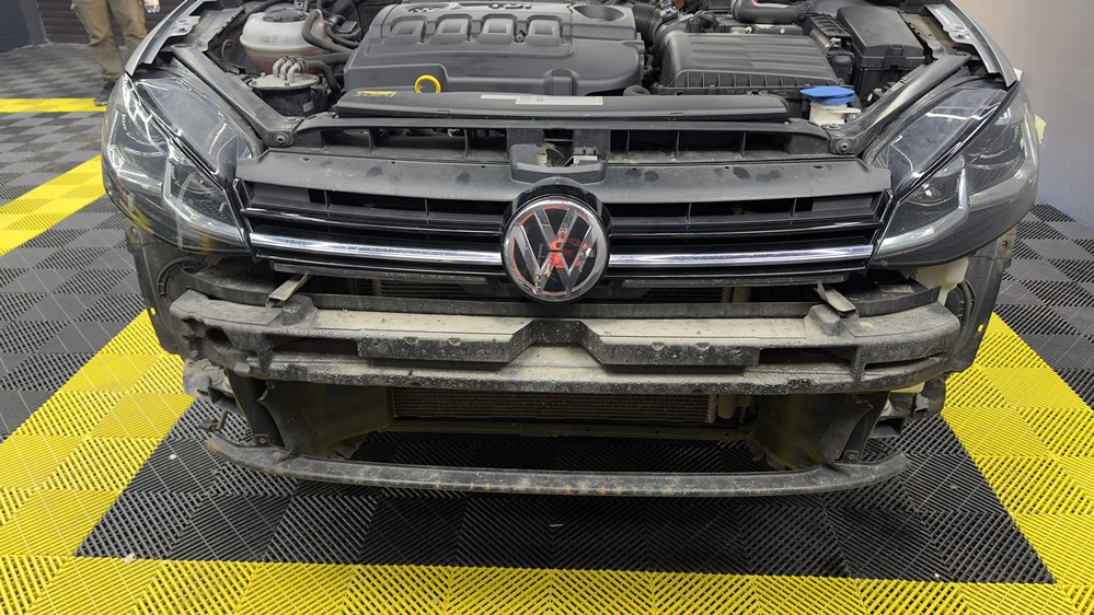 Montare 7 - Instalare Senzori Parcare VW Golf 7 Fata si Spate Originali Cu Afisare Pe Unitatea Multimedia