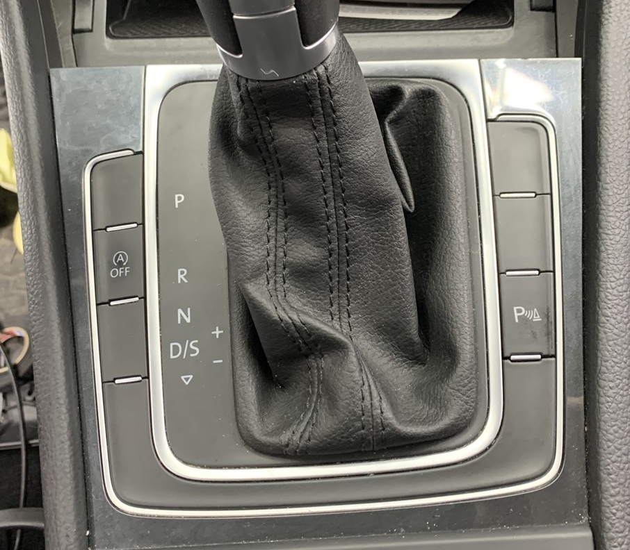 Montare 19 - Instalare Senzori Parcare VW Golf 7 Fata si Spate Originali Cu Afisare Pe Unitatea Multimedia