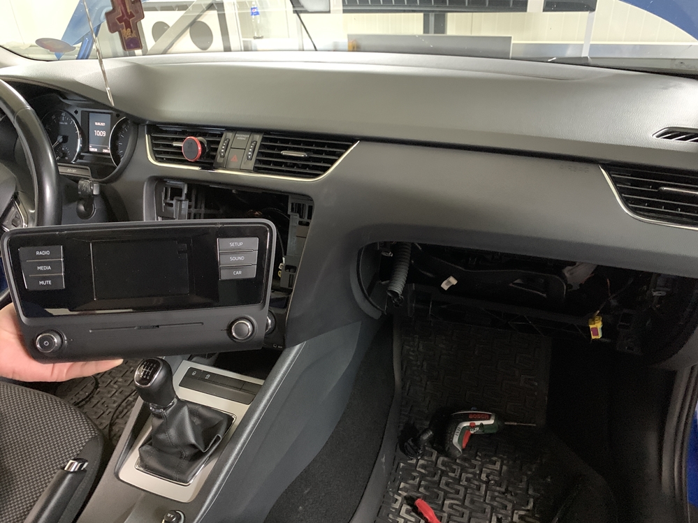 Activare 2 - Instalare Unitate Display Navigatie MIB2 Skoda Octavia 3 III Montare 2 - Instalare Unitate Display Navigatie MIB2 Skoda Octavia 3 III
