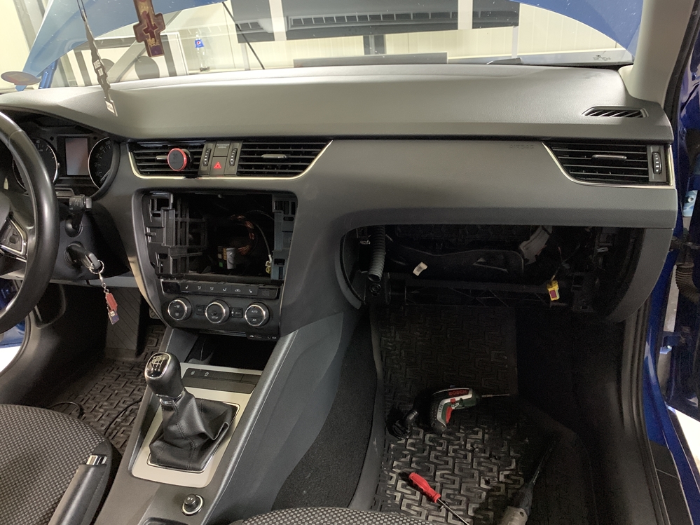 Activare 3 - Instalare Unitate Display Navigatie MIB2 Skoda Octavia 3 III Montare 3 - Instalare Unitate Display Navigatie MIB2 Skoda Octavia 3 III