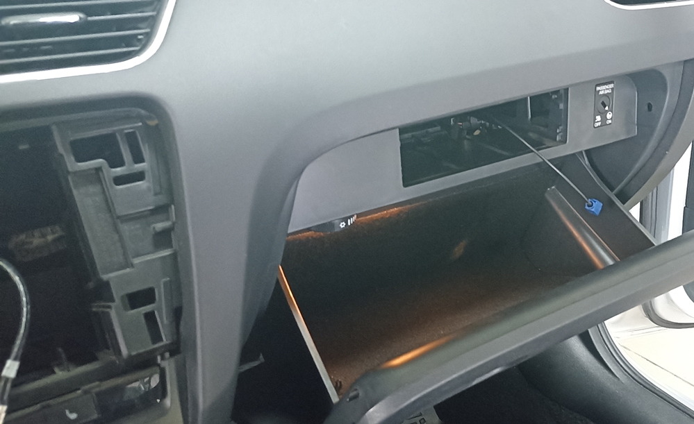 Montare 8 - Skoda Octavia 3 2015 Instalare Unitate Display MIB 2 Camera Spate Marsarier Apple Carplay Android Auto