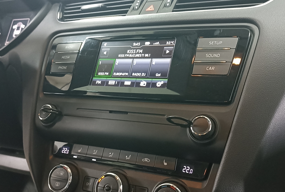 Montare 4 - Skoda Octavia 3 2015 Instalare Unitate Display MIB 2 Camera Spate Marsarier Apple Carplay Android Auto