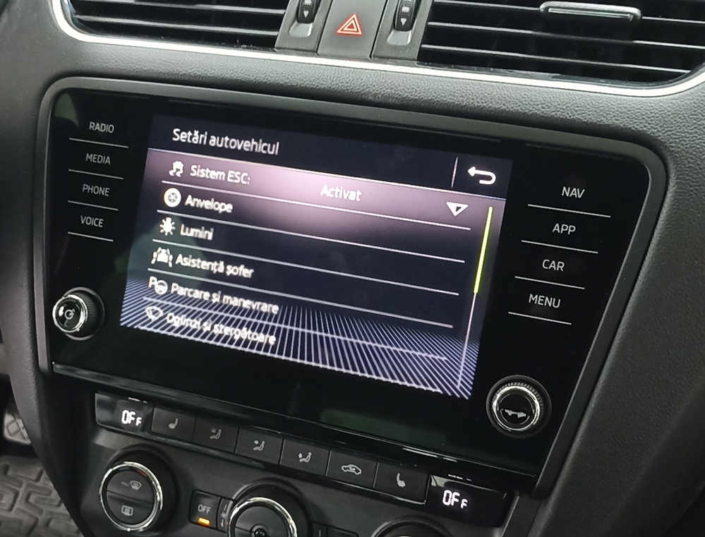 Montare 15 - Skoda Octavia 3 2015 Instalare Unitate Display MIB 2 Camera Spate Marsarier Apple Carplay Android Auto