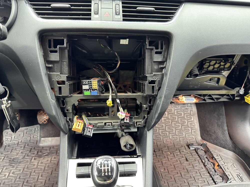 Activare 6 - Instalare Unitate MIB2 APP Connect Android Auto Apple Carplay Skoda Octavia 3 Facelift 2018 Montare 6 - Instalare Unitate MIB2 APP Connect Android Auto Apple Carplay Skoda Octavia 3 Facelift 2018