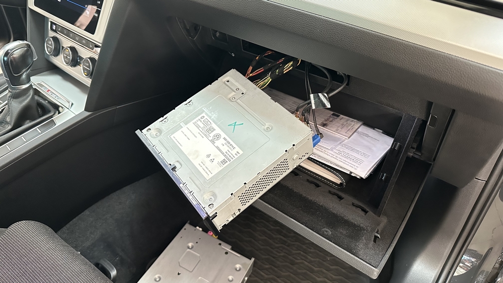 Montare 2 - VW Passat B8 2017 Instalare Component Protection MIB 2 APP Connect Apple Carplay Android Auto