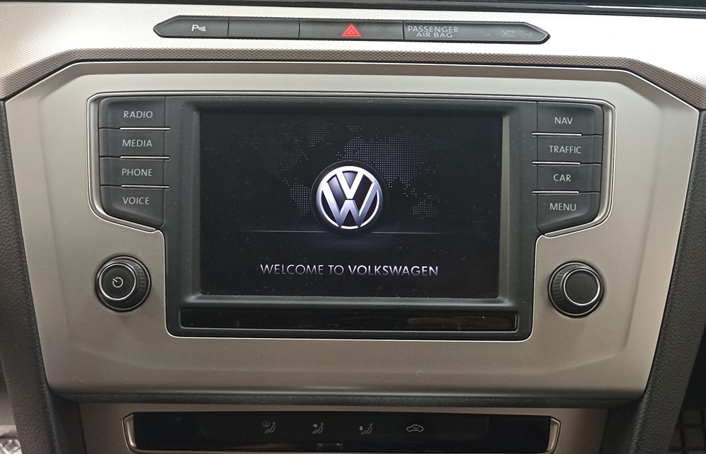 Montare 13 - VW Passat B8 2017 Instalare Unitate Navigatie MIB 2 Apple Carplay Android Auto APP Connect 