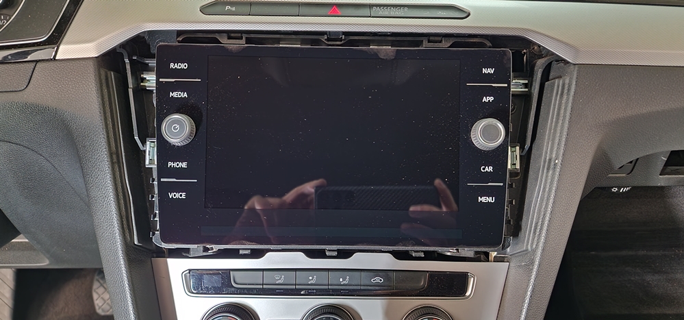 Montare 3 - VW Passat B8 2017 Instalare Unitate Navigatie MIB 2 Apple Carplay Android Auto APP Connect 