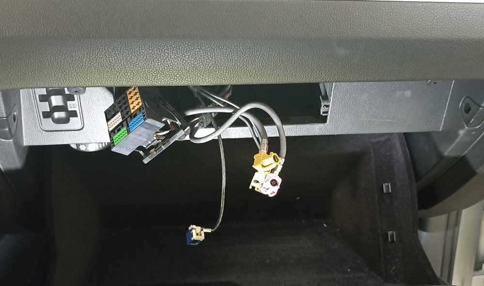 Montare 7 - VW Passat B8 2017 Instalare Unitate Navigatie MIB 2 Apple Carplay Android Auto APP Connect 