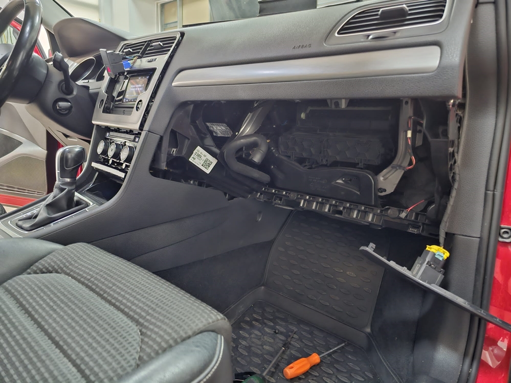 Montare 7 - VW Golf 7 VII 2017 Instalare Unitate Multimedia Navigatie MIB2 Android Auto Apple Carplay