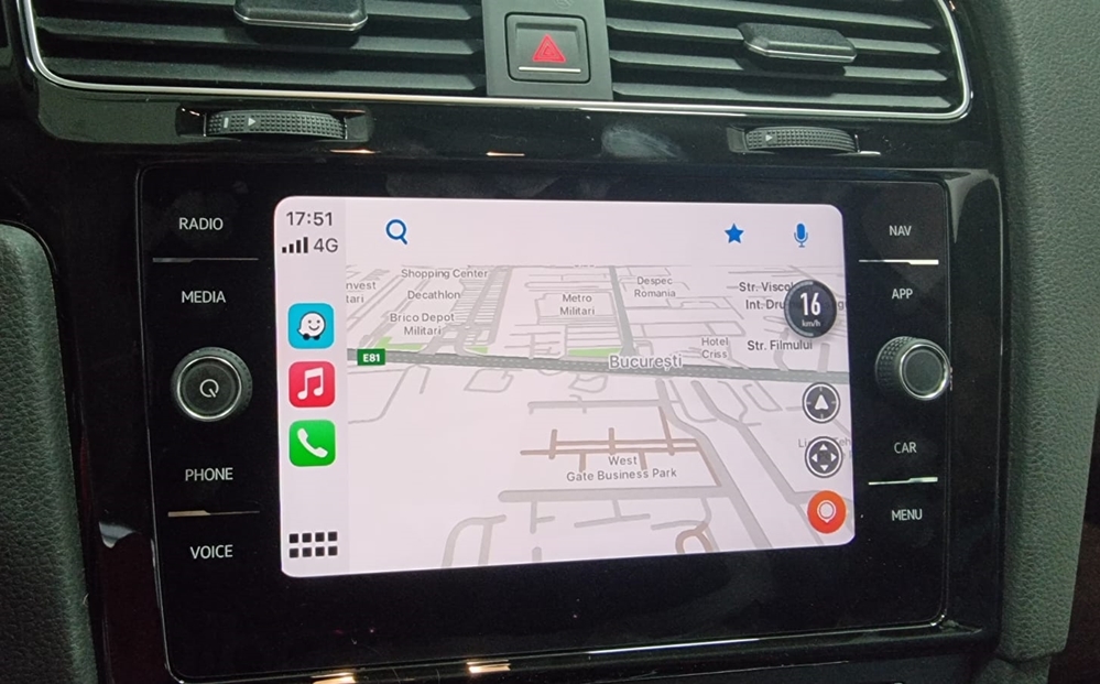 Montare 10 - VW Golf 7 VII 2014 Instalare Torpedou Cu Unitate Multimedia MIB2 Display Navigatie 8 Inch 