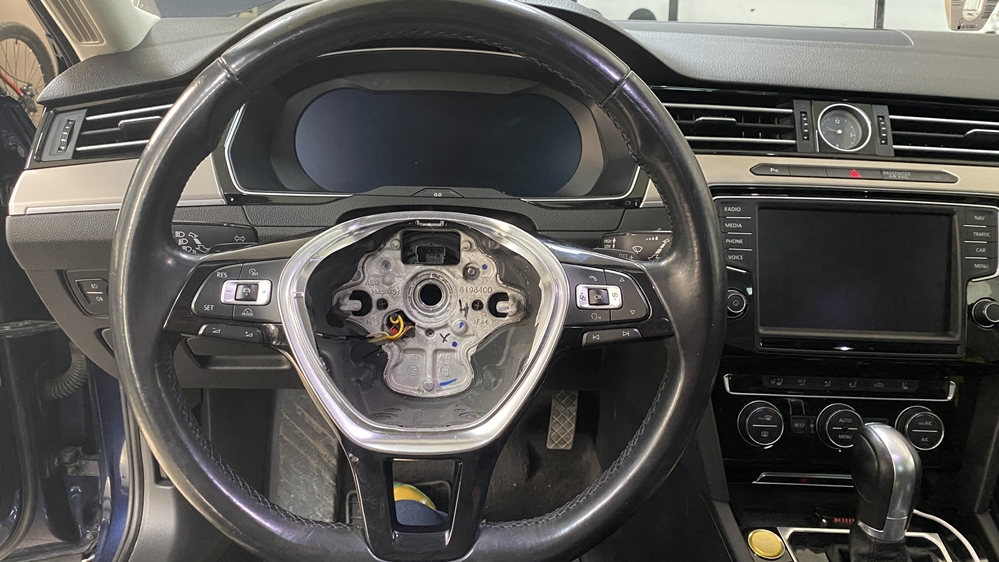 Montare 4 - VW Passat B8 2017 Instalare Volan R model Nou 2020 Comenzi Touch