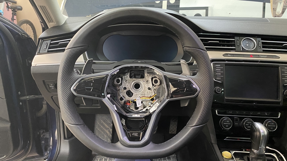 Montare 5 - VW Passat B8 2017 Instalare Volan R model Nou 2020 Comenzi Touch